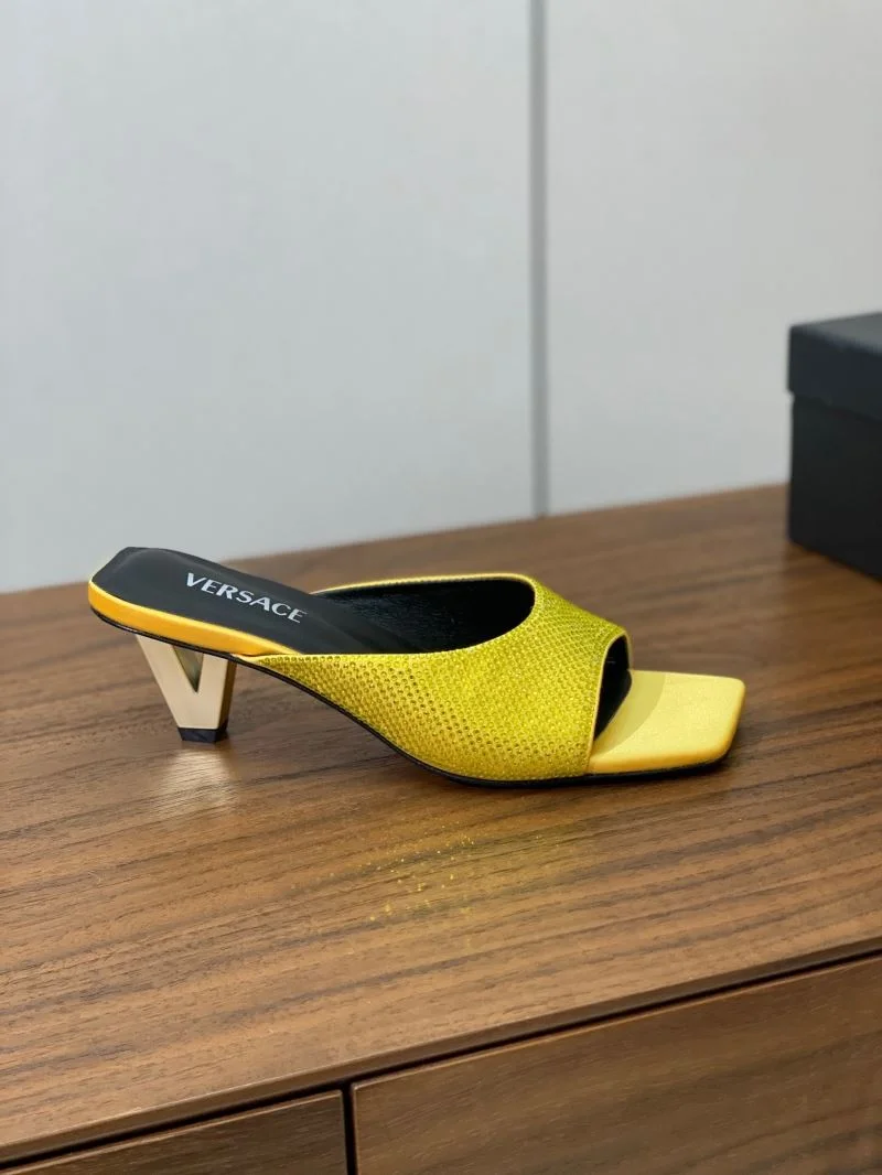 Versace Slippers Sleek 37404