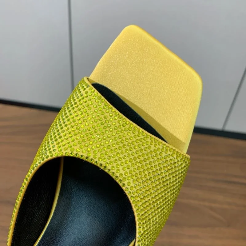 Versace Slippers Sleek 37404
