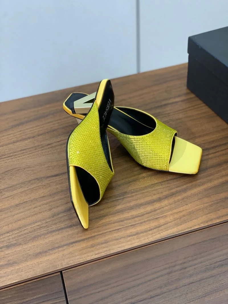 Versace Slippers Sleek 37404
