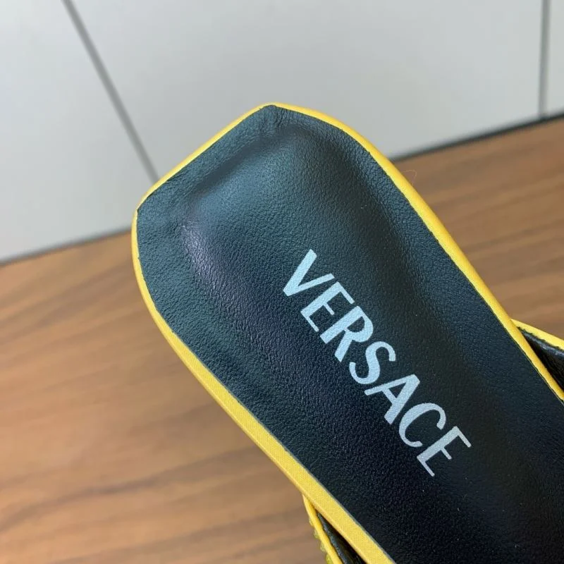 Versace Slippers Sleek 37404