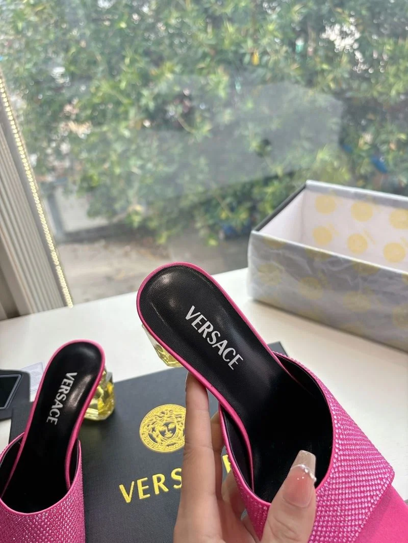 Fashionable Versace Slippers 37376