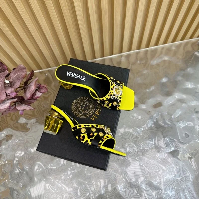 Compact Versace Slippers 37337