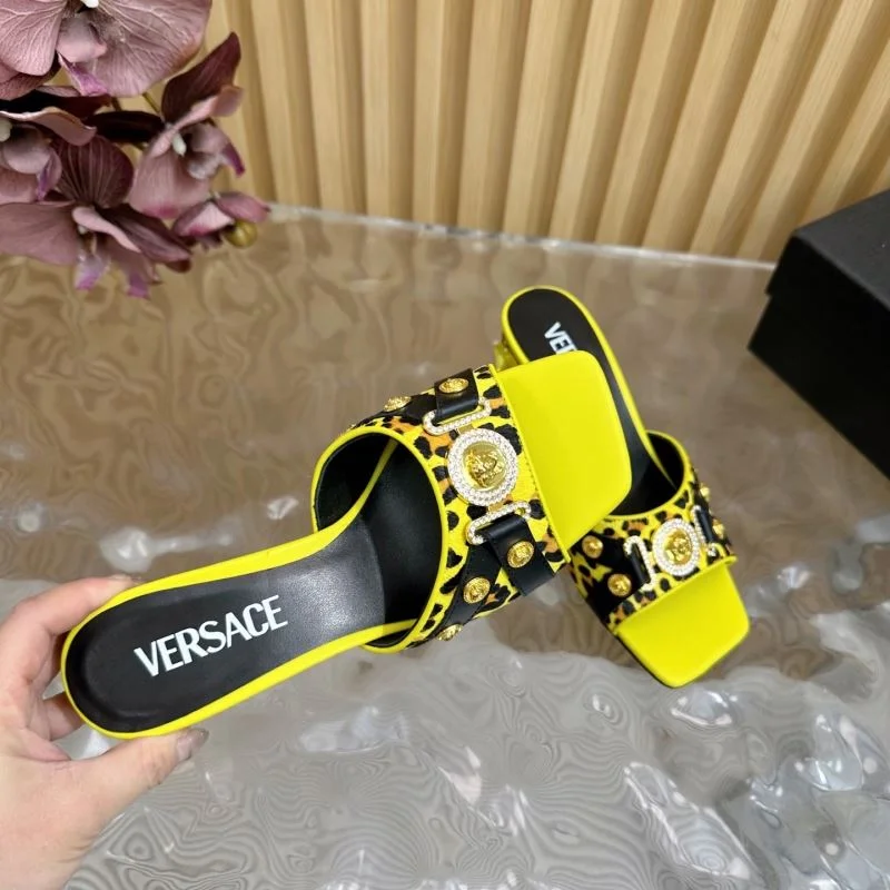 Compact Versace Slippers 37337