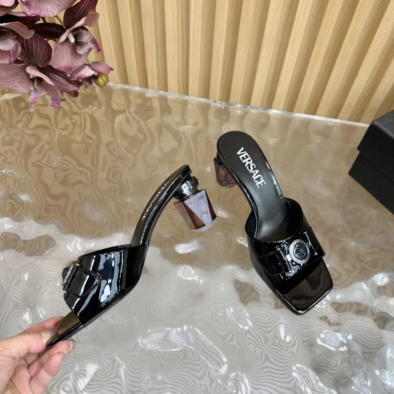 Versace Slippers Sleek 37340