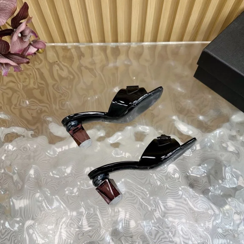 Versace Slippers Sleek 37340