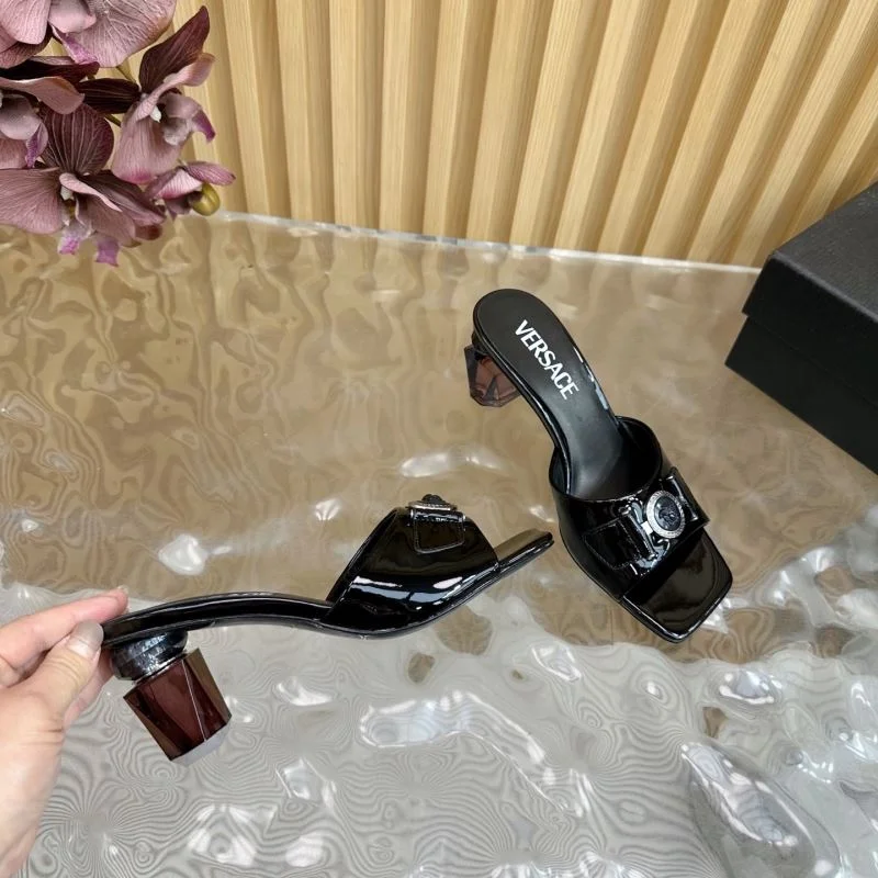 Versace Slippers Sleek 37340