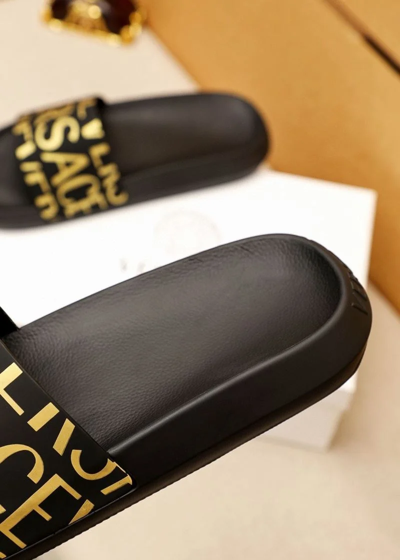 Supportive Versace Slippers 37468