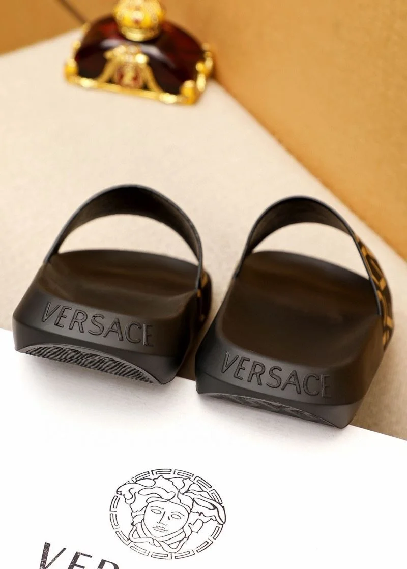 Supportive Versace Slippers 37468