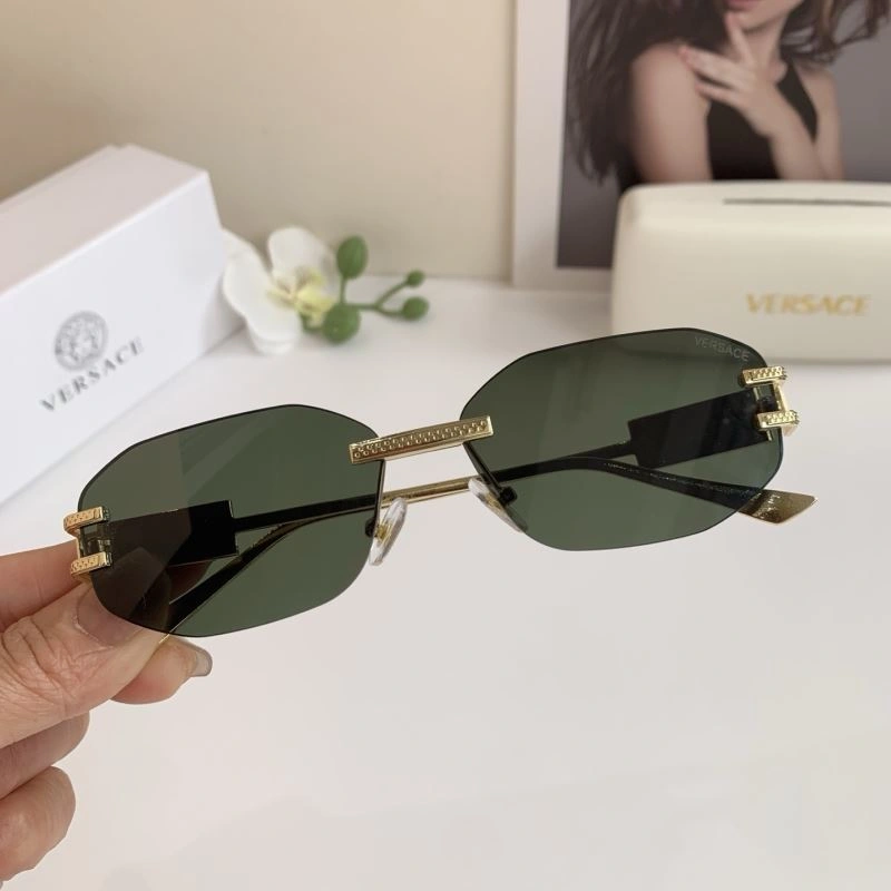 Lightweight Versace Sunglasses 282494