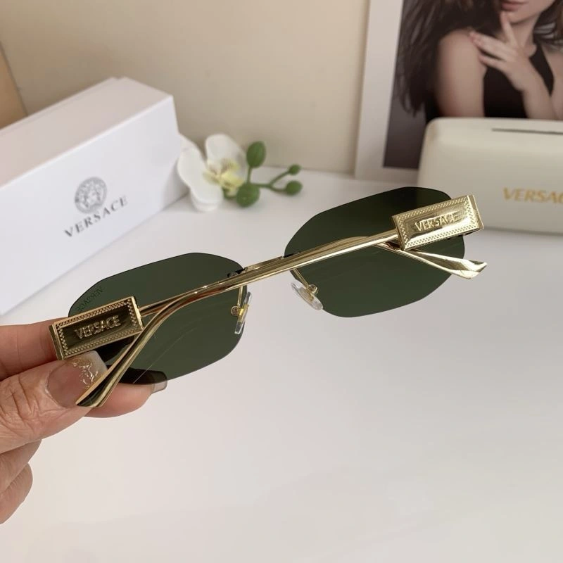 Lightweight Versace Sunglasses 282494
