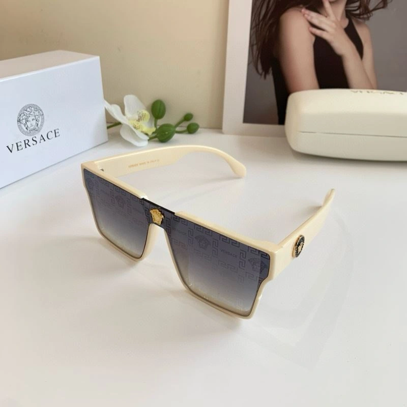 Versace Sunglasses UrbanStyle 282471
