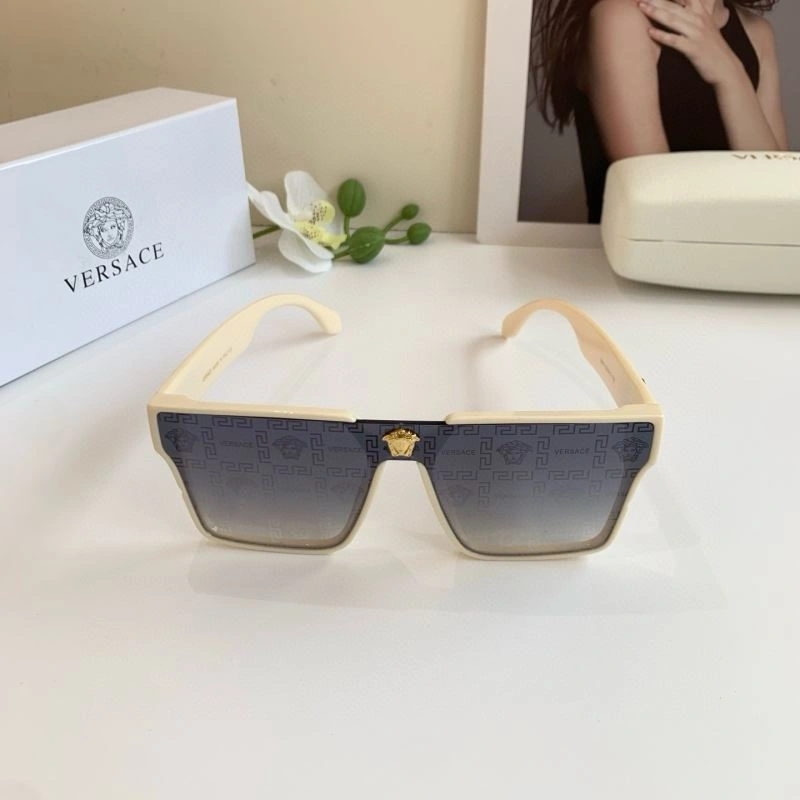Versace Sunglasses UrbanStyle 282471