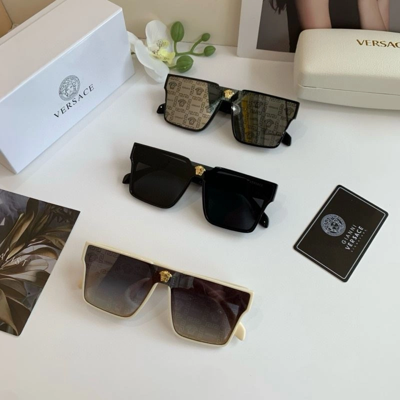 Versace Sunglasses UrbanStyle 282471