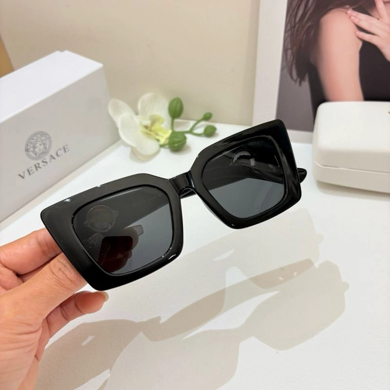Compact Versace Sunglasses 282448