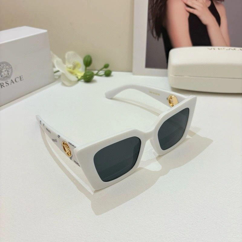 Sleek Versace Sunglasses 282445