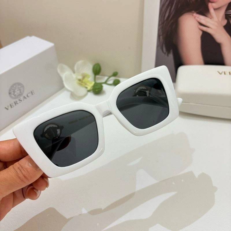 Sleek Versace Sunglasses 282445