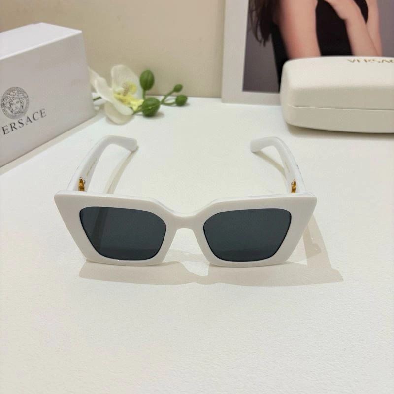 Sleek Versace Sunglasses 282445