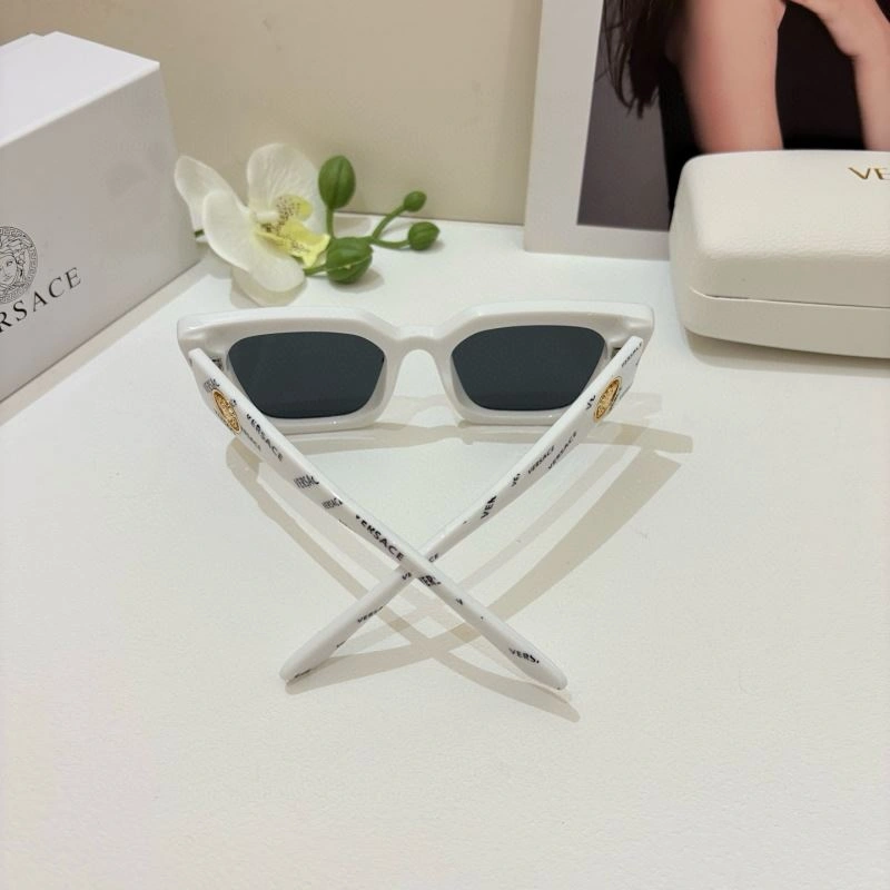 Sleek Versace Sunglasses 282445