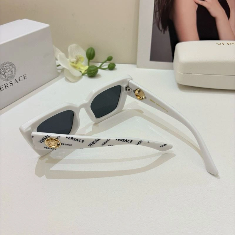 Sleek Versace Sunglasses 282445