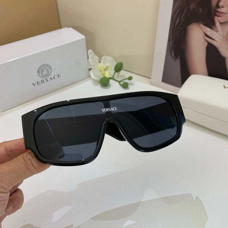 Practical Versace Sunglasses 282436