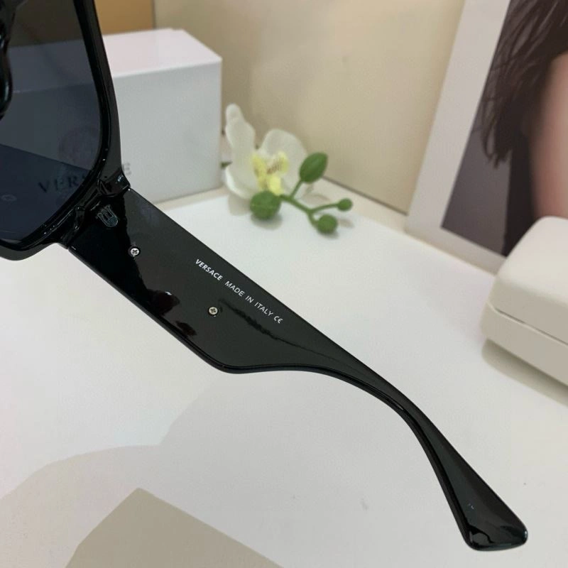 Practical Versace Sunglasses 282436