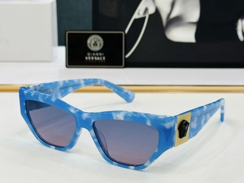 Trendsetting Versace Sunglasses 282602
