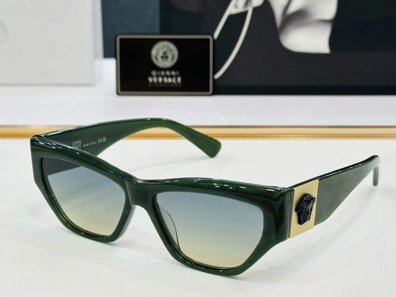 Trendsetting Versace Sunglasses 282602