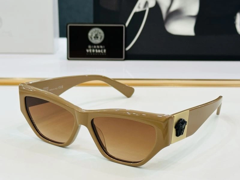 Trendsetting Versace Sunglasses 282602