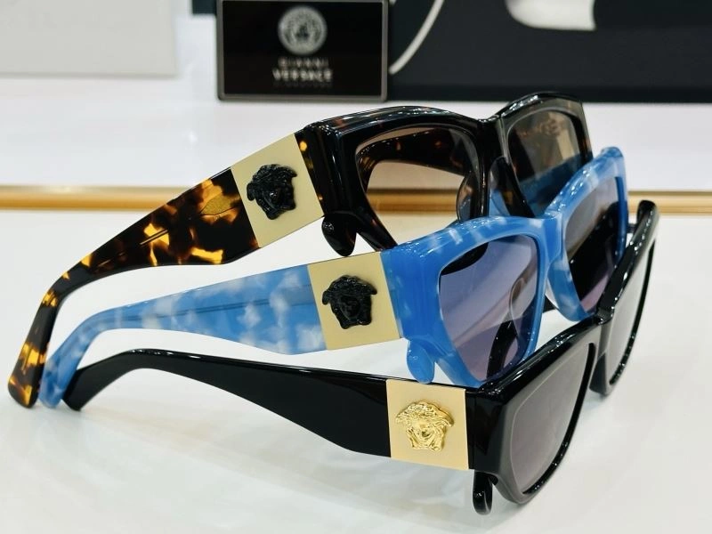 Trendsetting Versace Sunglasses 282602