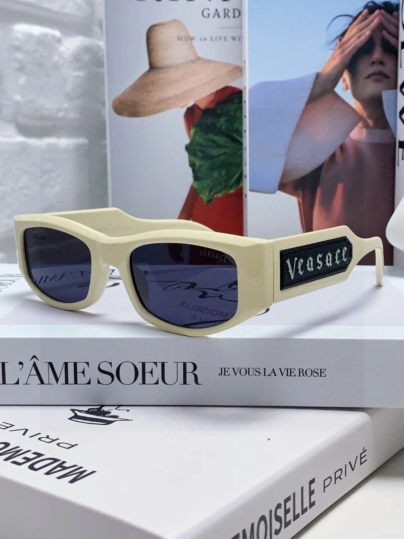 Effortless Versace Sunglasses 282555