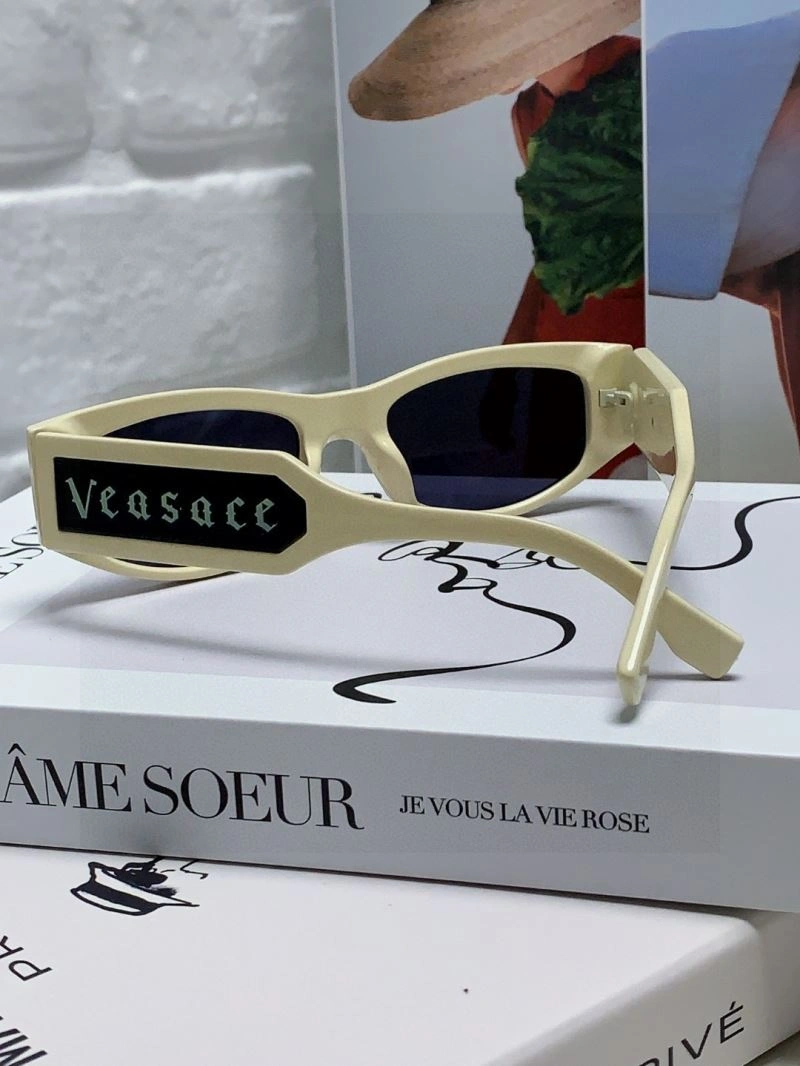 Effortless Versace Sunglasses 282555