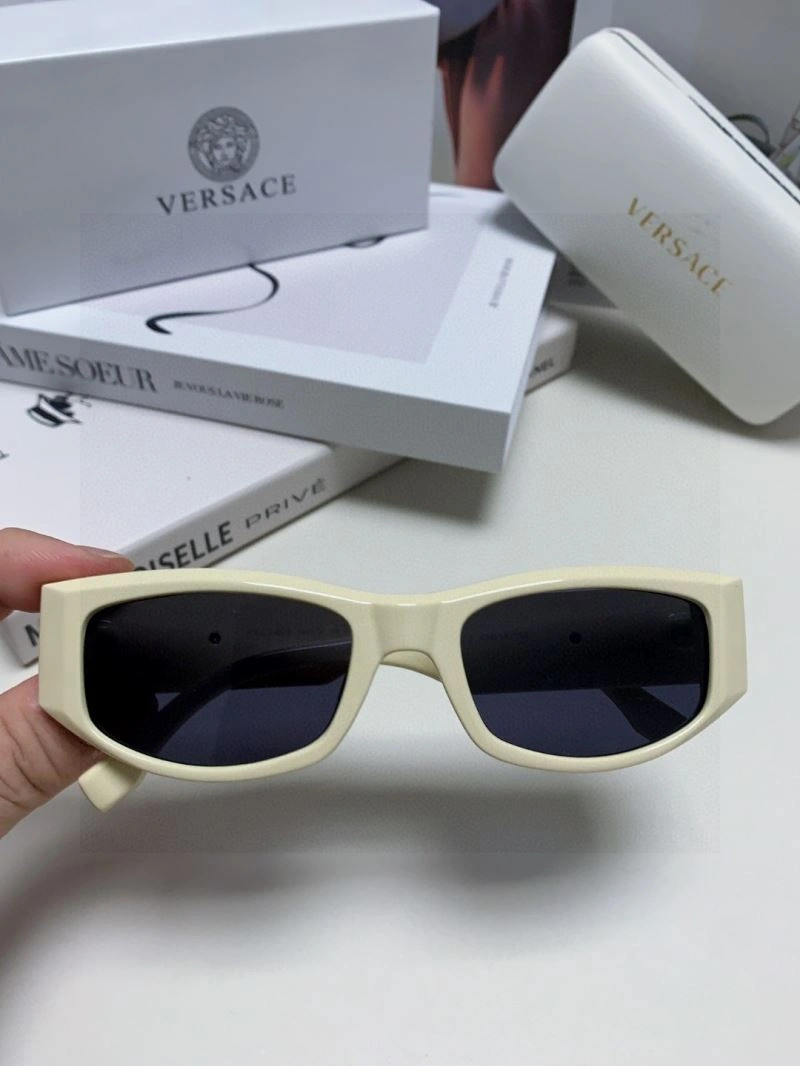 Effortless Versace Sunglasses 282555