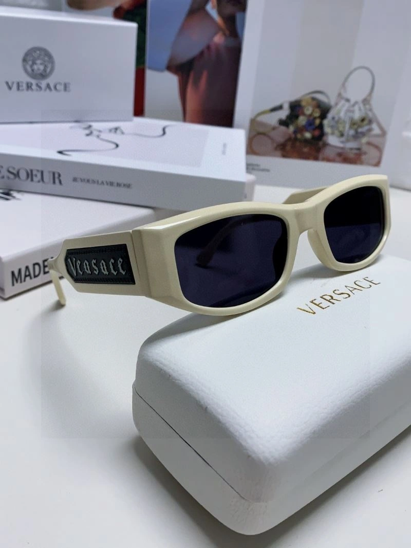 Effortless Versace Sunglasses 282555