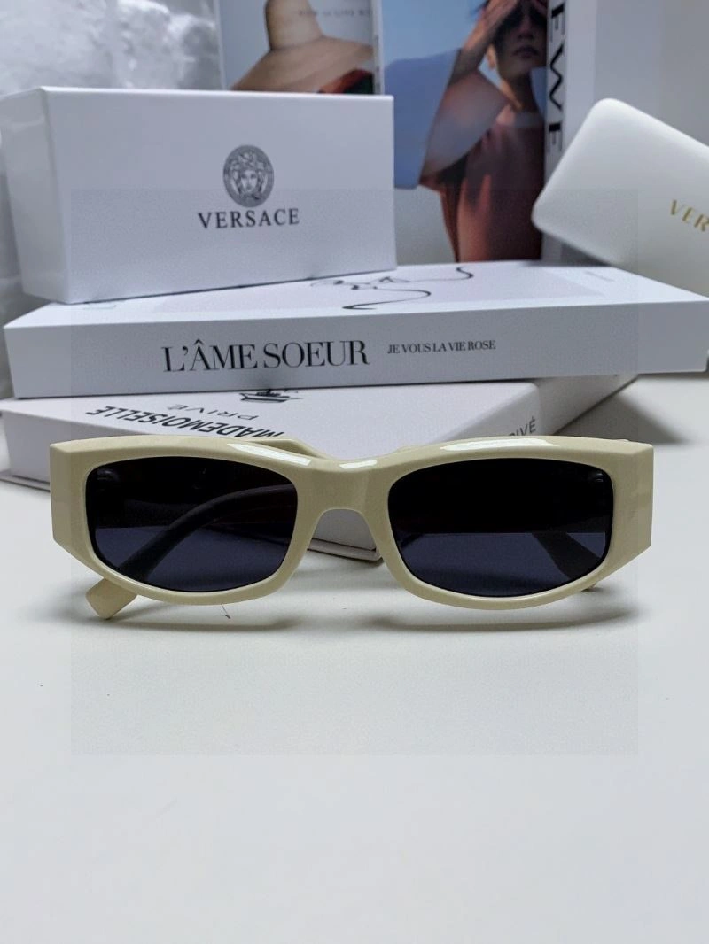 Effortless Versace Sunglasses 282555