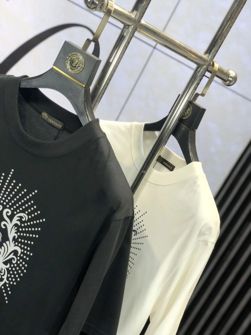 Versace T-Shirts Vibrant 175524