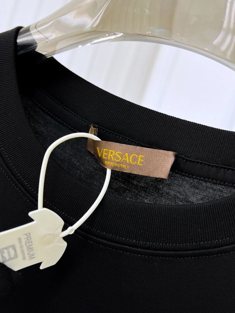Effortless Versace T-Shirts 175472
