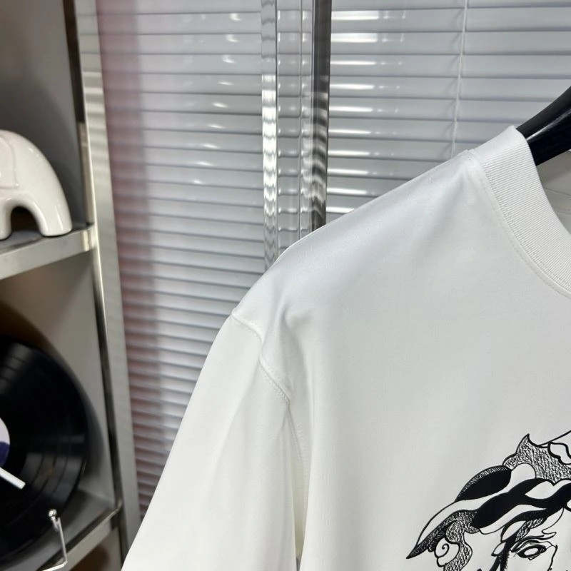 Sleek Versace T-Shirts 175463