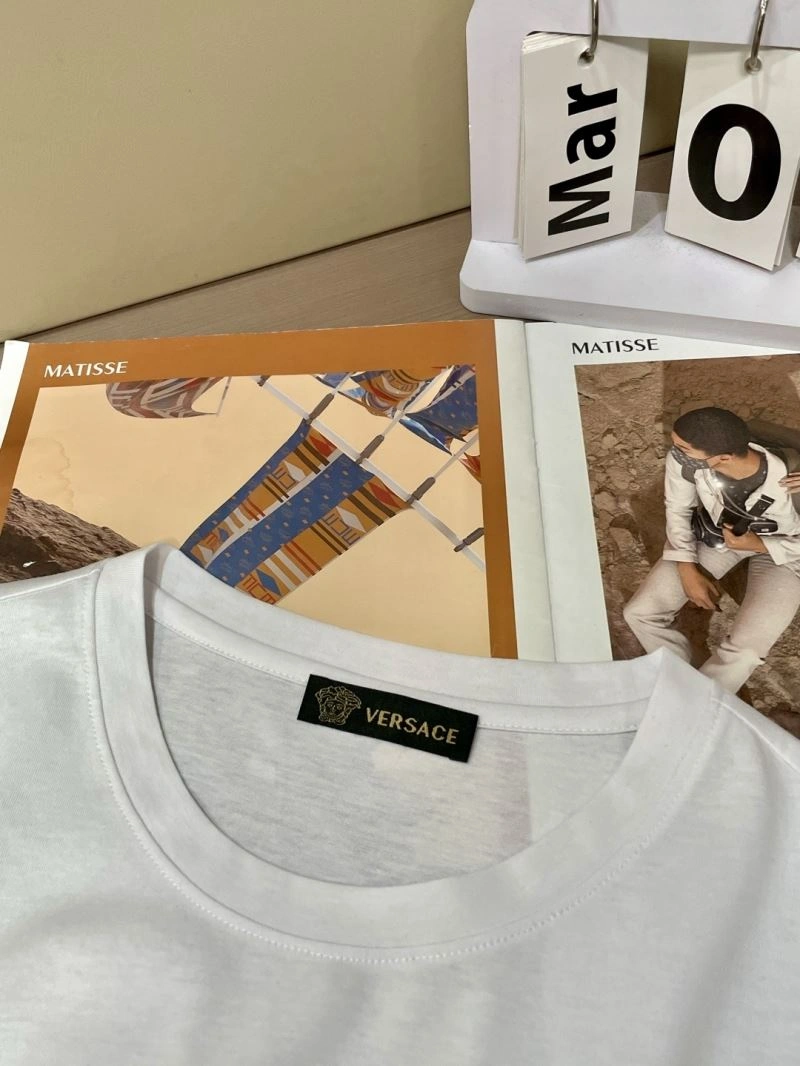 Vibrant Versace T-Shirts 175351