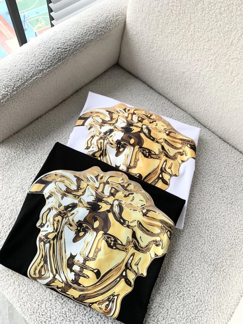 Effortless Versace T-Shirts 174982