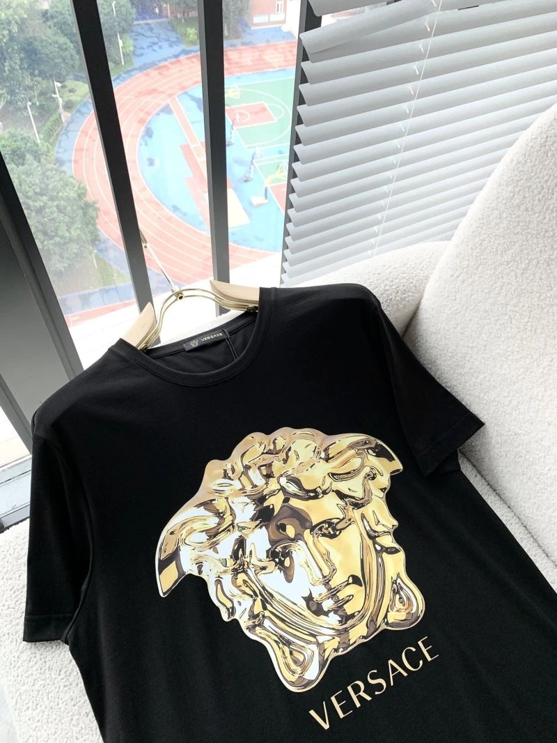 Effortless Versace T-Shirts 174982