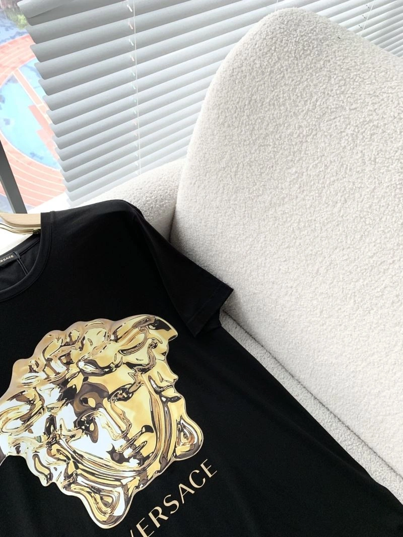 Effortless Versace T-Shirts 174982