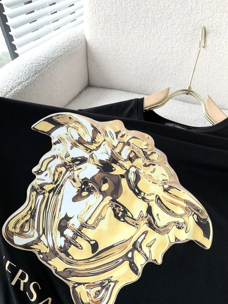 Effortless Versace T-Shirts 174982