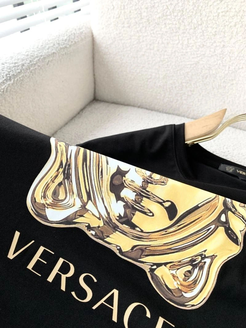Effortless Versace T-Shirts 174982