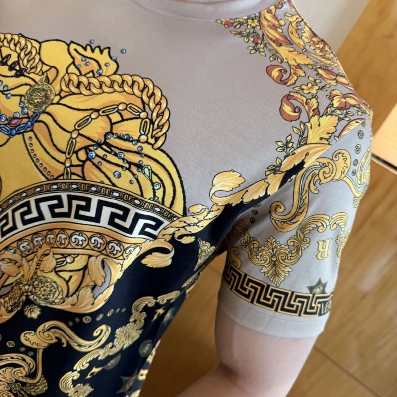 Versace T-Shirts Sleek 175246