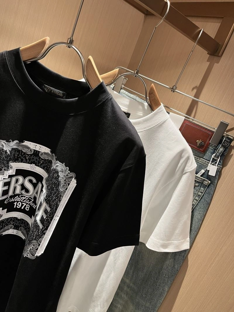 Sustainable Versace T-Shirts 175226