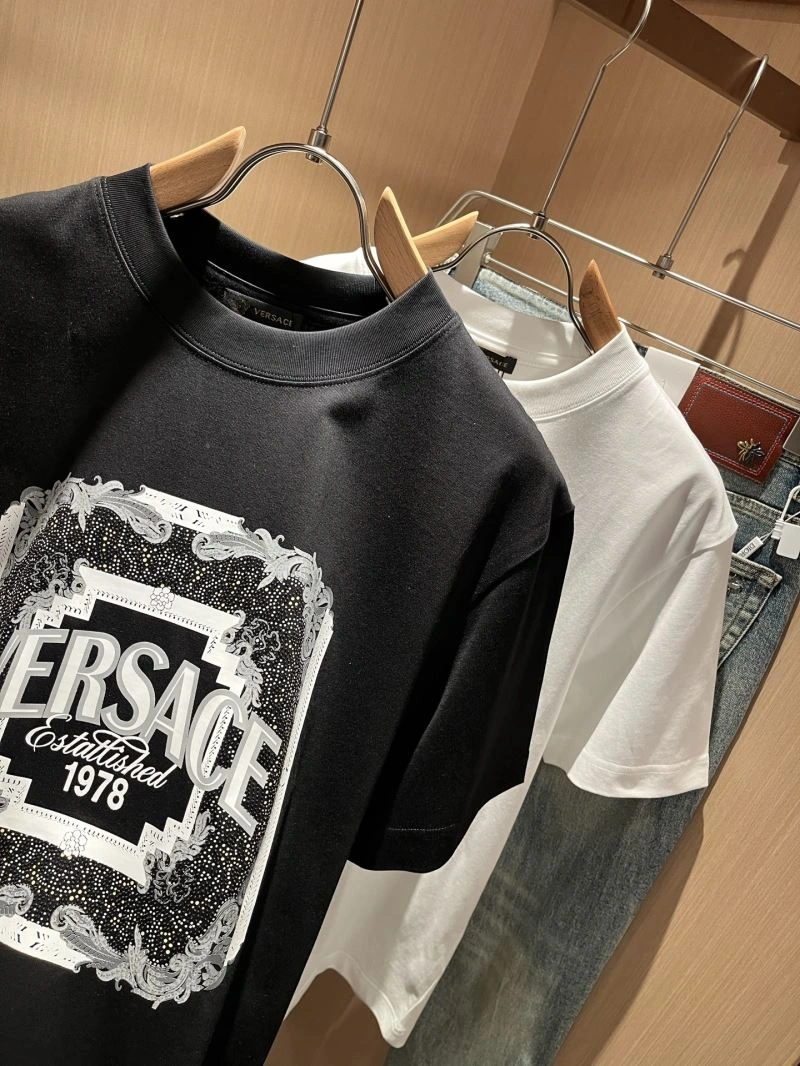 Sustainable Versace T-Shirts 175226