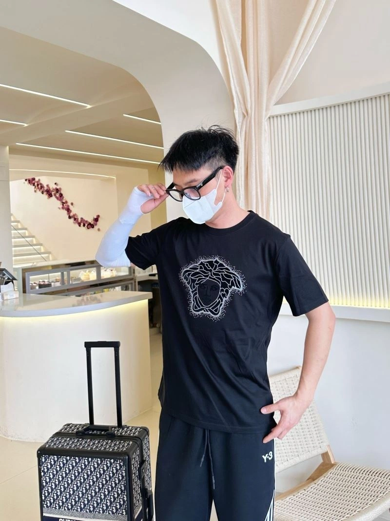 Durable Versace T-Shirts 175169
