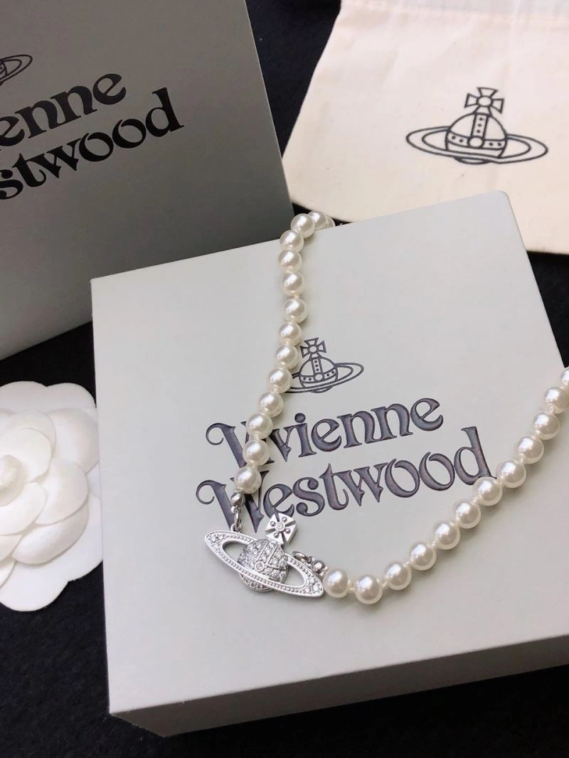 Refined Vivienne Westwood Necklaces 213143