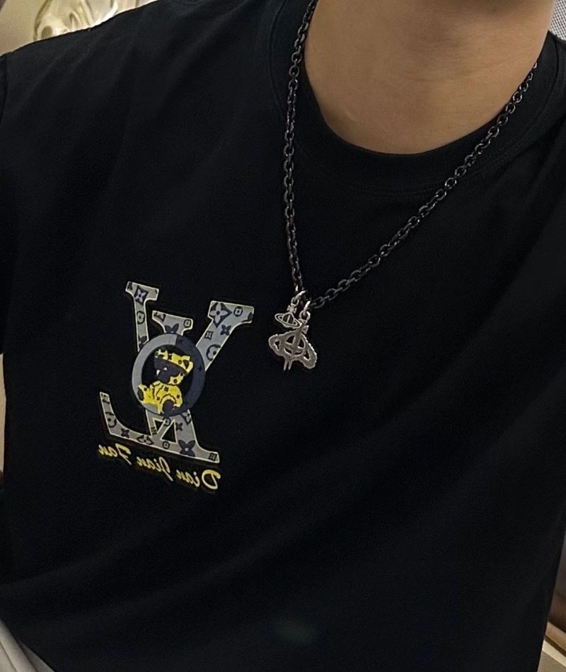 Refined Vivienne Westwood Necklaces 211518