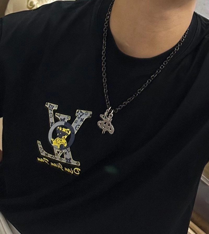 Refined Vivienne Westwood Necklaces 211518